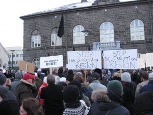 Protests on Austurvöllur because of the Icelandic economic crisis, 2008 (photo: Wikimedia Commons)