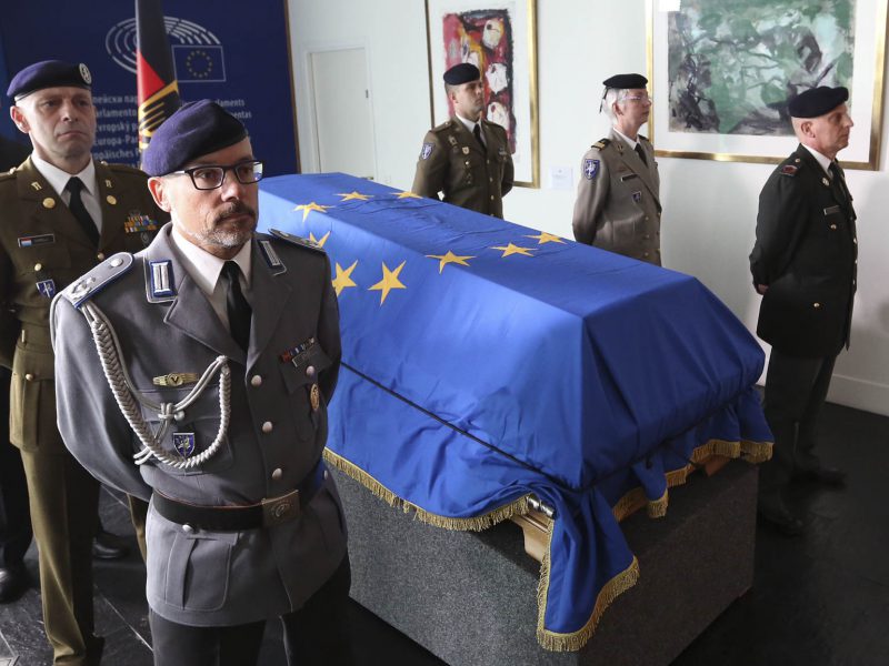 European Ceremony of Honour for Dr. Helmut KOHL, Soldiers paying tribute, July 1, 2017